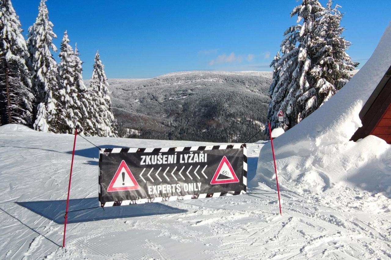 Enjoyharrachov - Atraktivni Slunny Klimatizovany Apartman 14 V Centru Harrachova Se Saunou, Parkovanim, Wifi-Wlan, Sat, Herni Konzoli, Pc S Win 10, Netflix Zdarma A Moznosti Dobijeni Auta S Jedinecnym Vyhledem Na Certovu Horu Se Skokanskymi Mustky Exterior foto