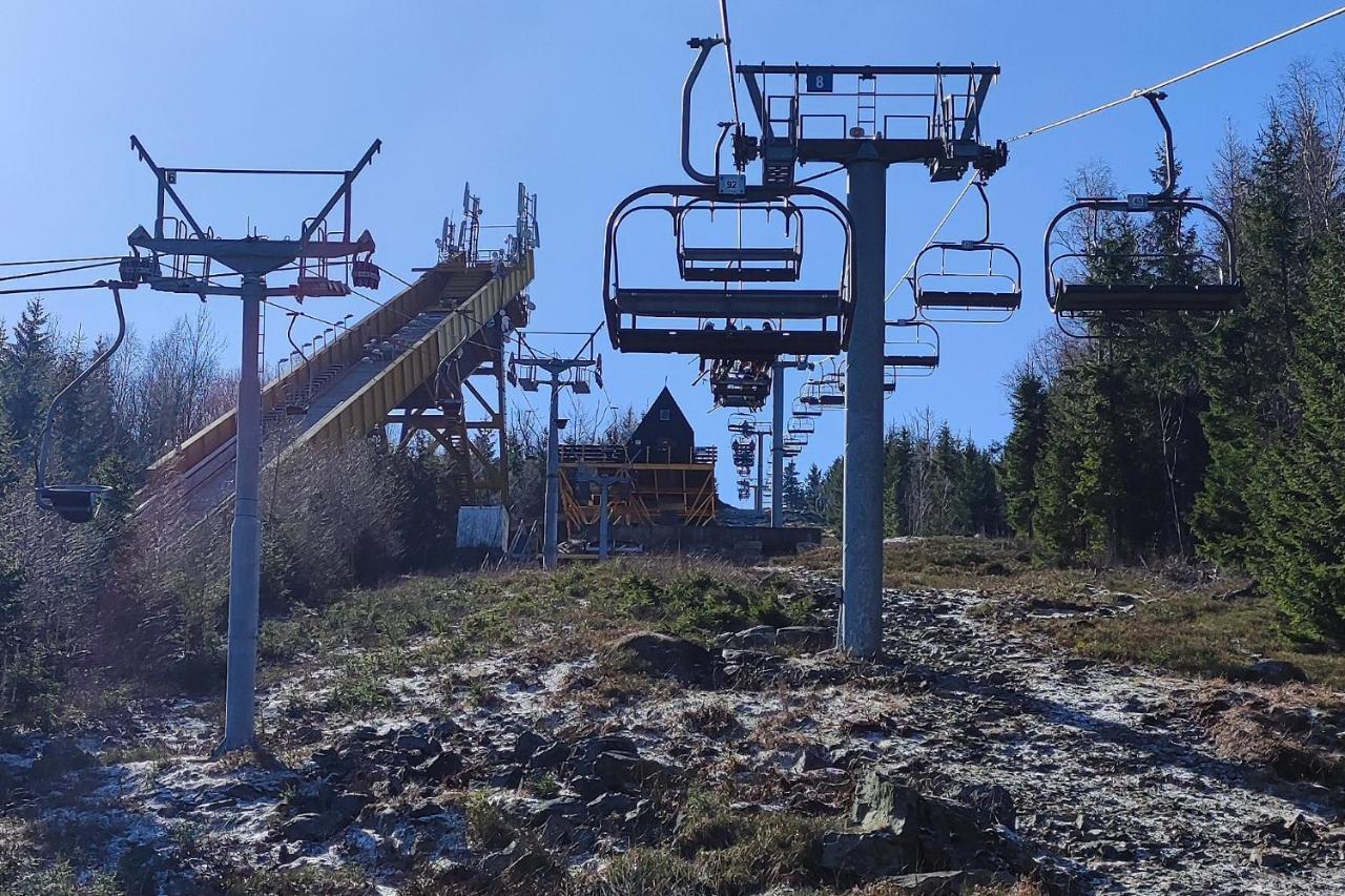 Enjoyharrachov - Atraktivni Slunny Klimatizovany Apartman 14 V Centru Harrachova Se Saunou, Parkovanim, Wifi-Wlan, Sat, Herni Konzoli, Pc S Win 10, Netflix Zdarma A Moznosti Dobijeni Auta S Jedinecnym Vyhledem Na Certovu Horu Se Skokanskymi Mustky Exterior foto