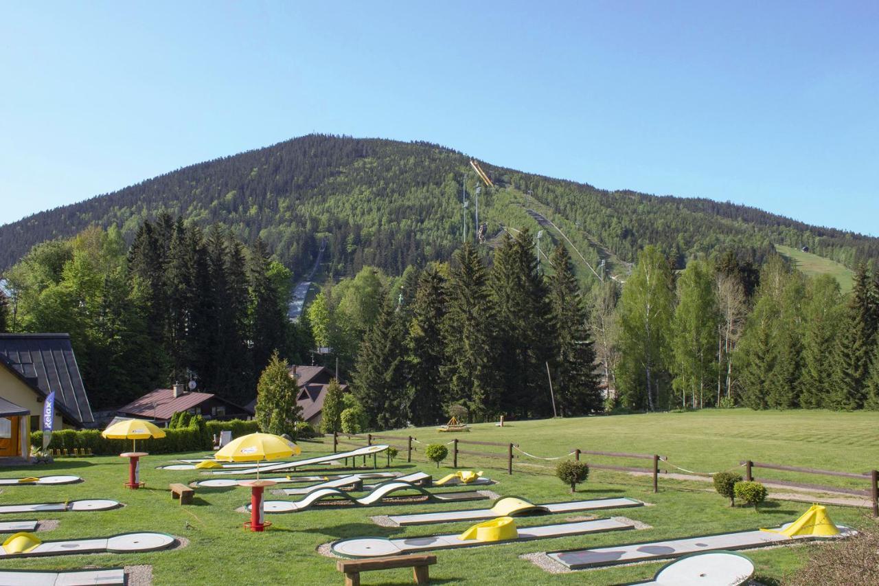 Enjoyharrachov - Atraktivni Slunny Klimatizovany Apartman 14 V Centru Harrachova Se Saunou, Parkovanim, Wifi-Wlan, Sat, Herni Konzoli, Pc S Win 10, Netflix Zdarma A Moznosti Dobijeni Auta S Jedinecnym Vyhledem Na Certovu Horu Se Skokanskymi Mustky Exterior foto